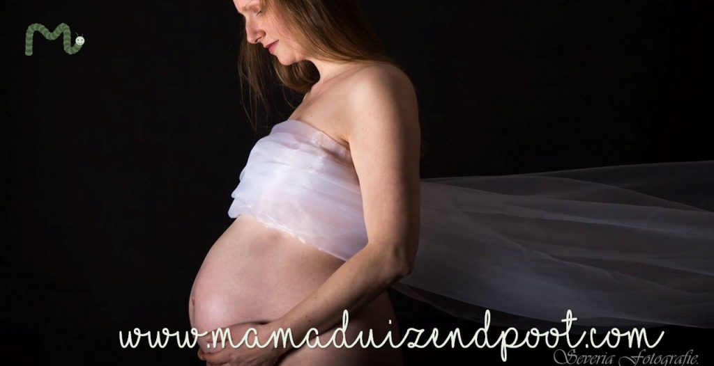Een fotoshoot van de zwangere buik