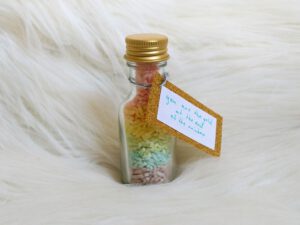 gekleurde rijst - regenboog in een flesje