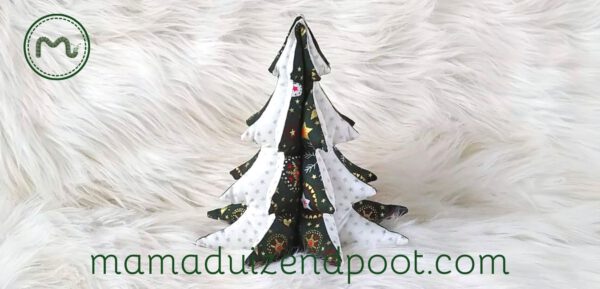 Een mini kerstboom van stof